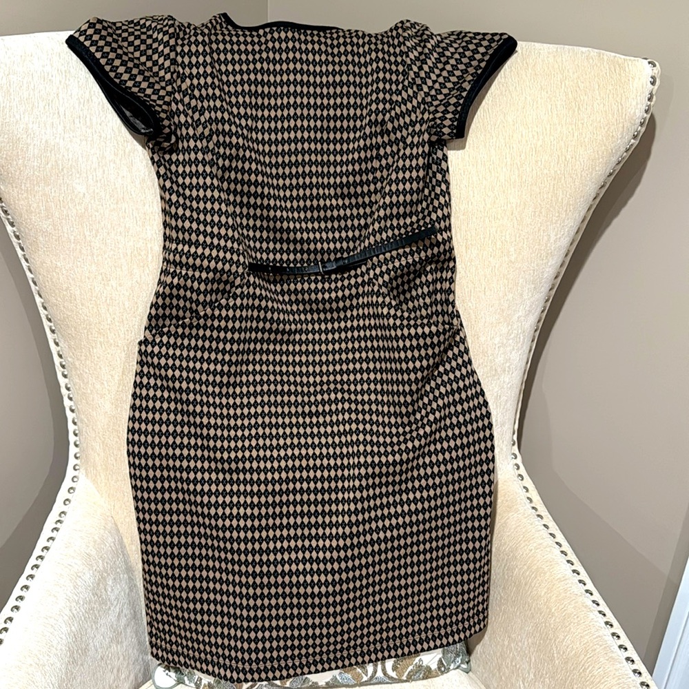 Max Studio Women's Short Sleeve Belt Dress, EUC